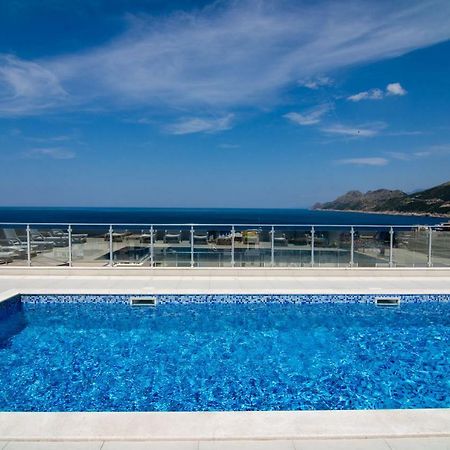 Sea Star Apartment Добра вода Екстериор снимка