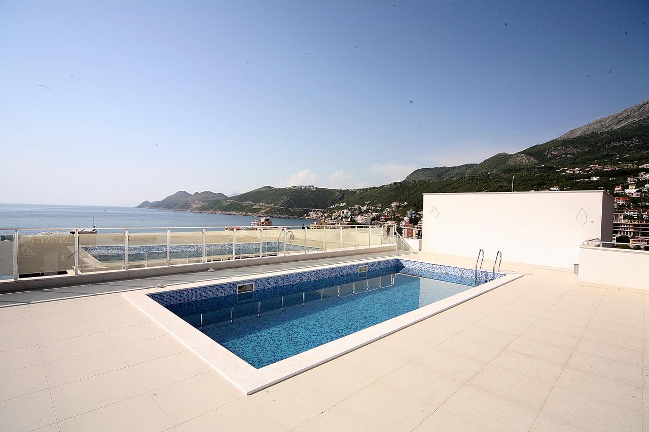 Sea Star Apartment Добра вода Екстериор снимка