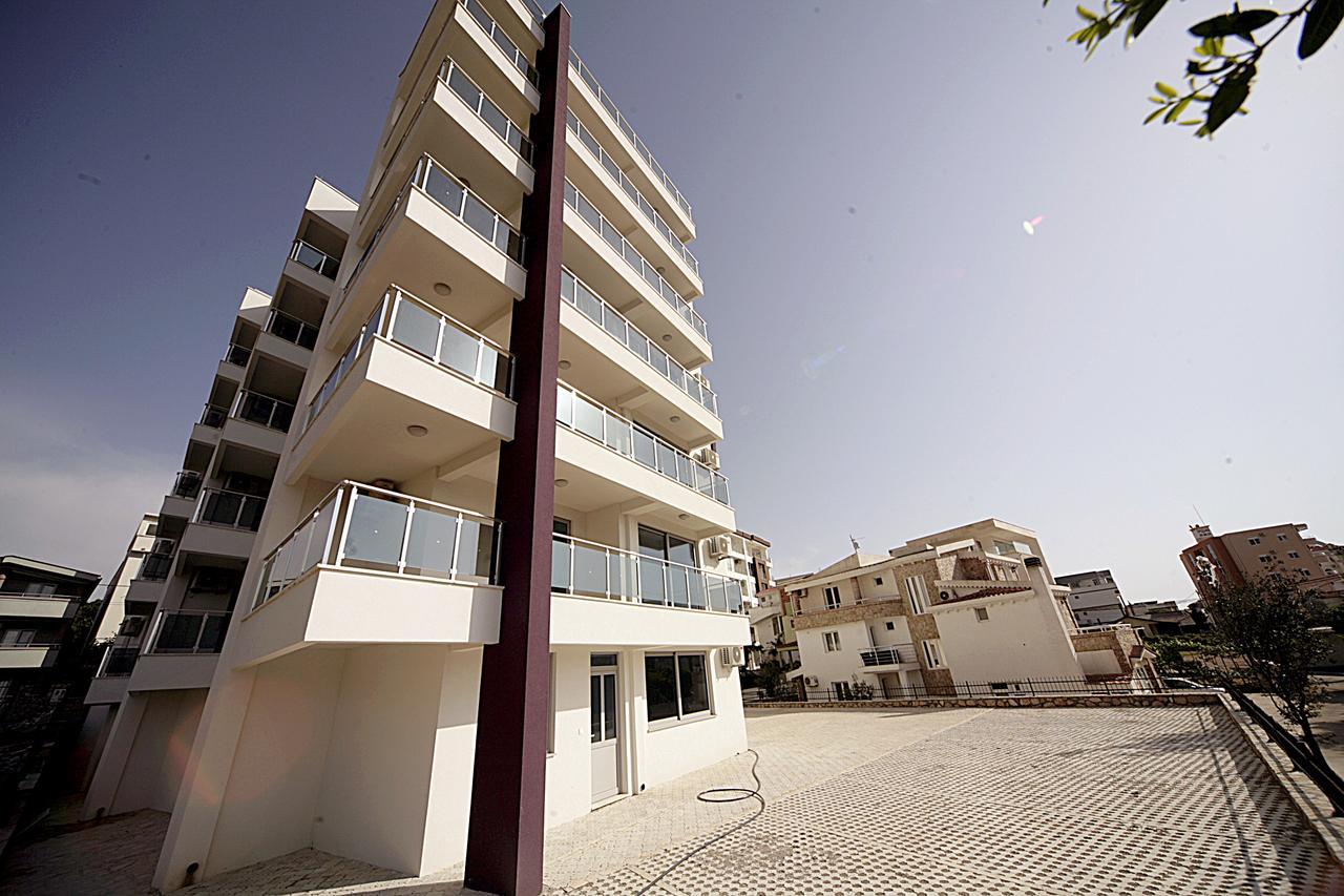 Sea Star Apartment Добра вода Екстериор снимка