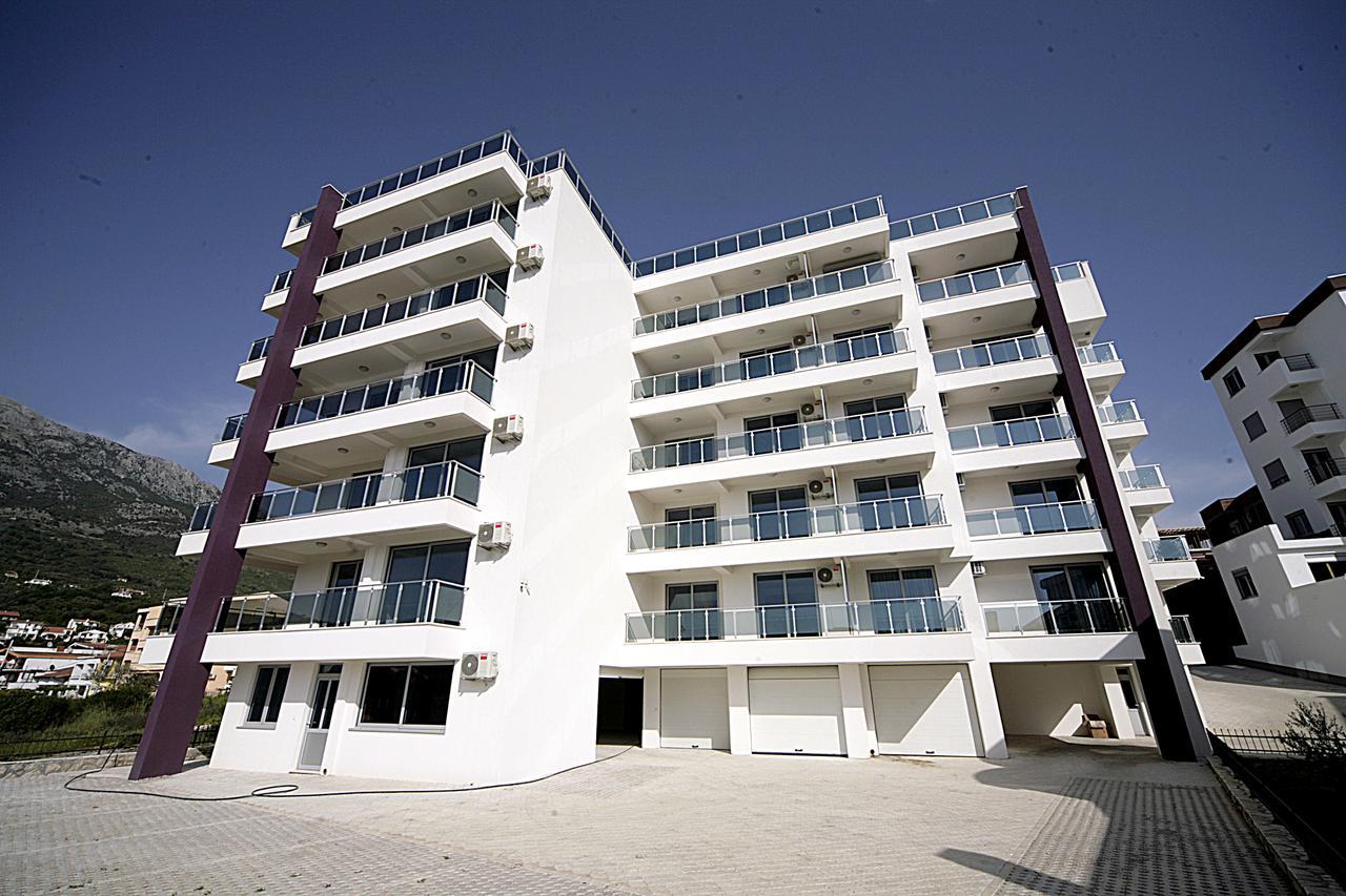 Sea Star Apartment Добра вода Екстериор снимка