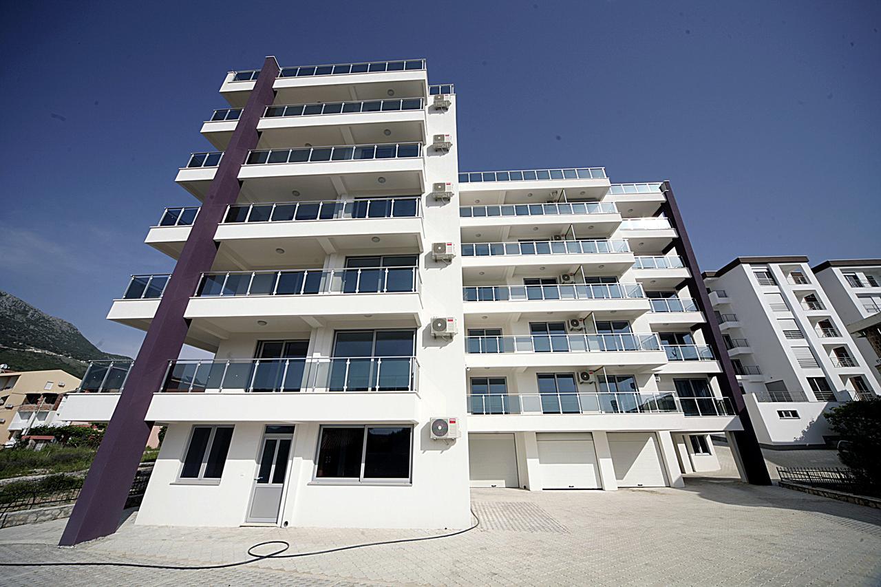 Sea Star Apartment Добра вода Екстериор снимка