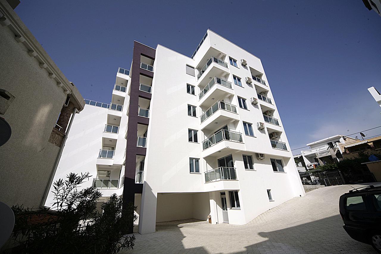 Sea Star Apartment Добра вода Екстериор снимка