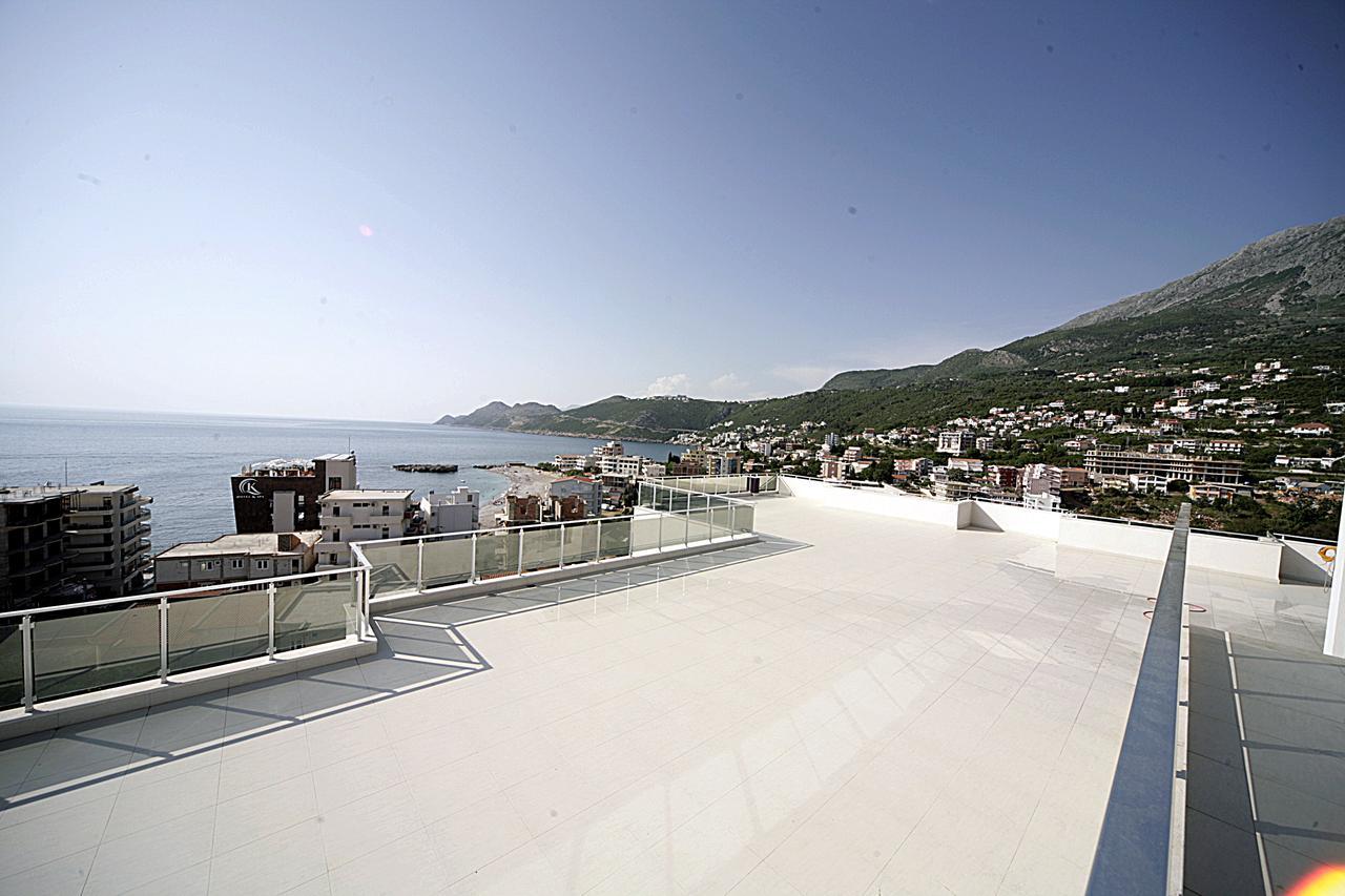 Sea Star Apartment Добра вода Екстериор снимка