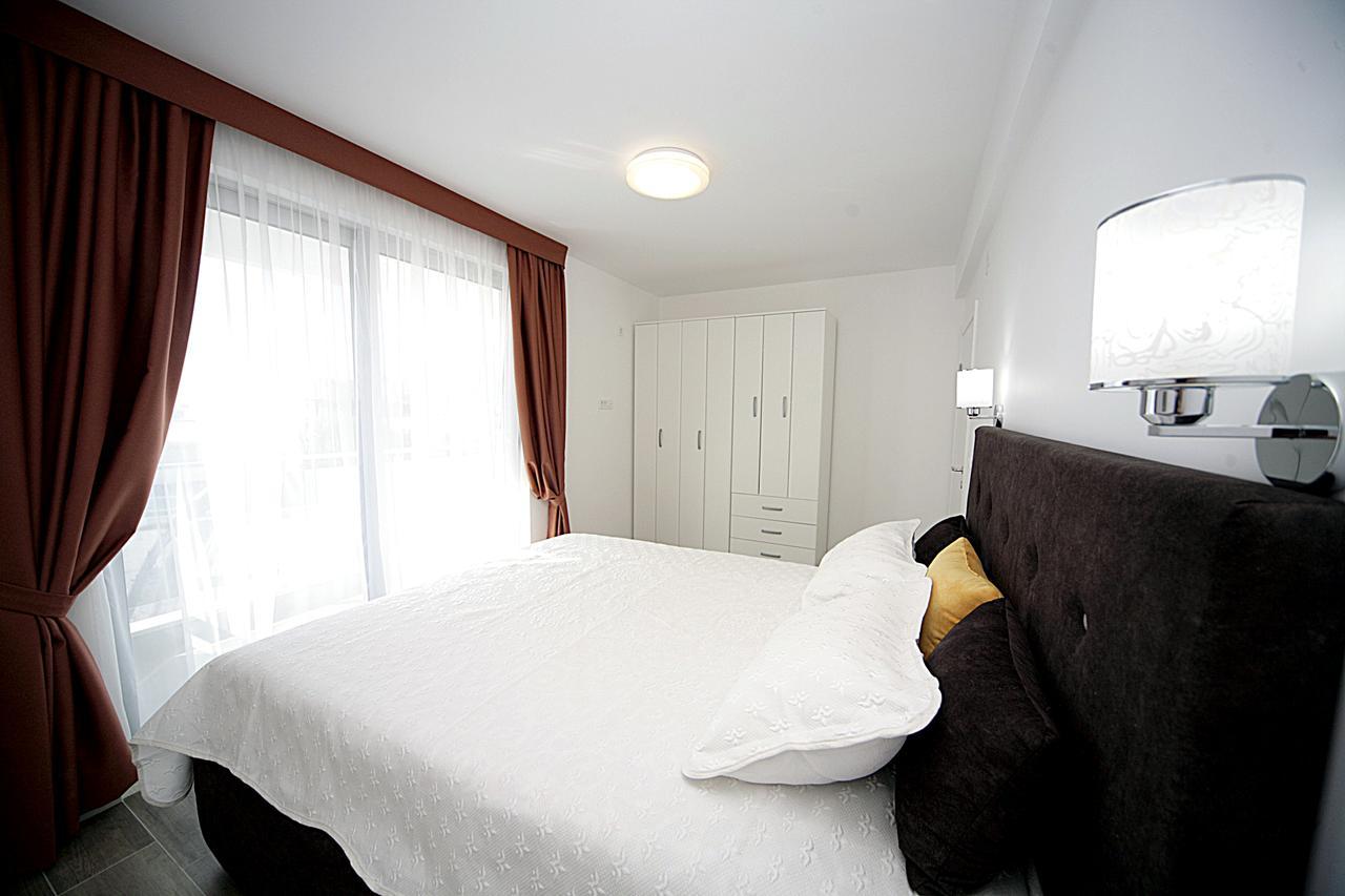Sea Star Apartment Добра вода Екстериор снимка