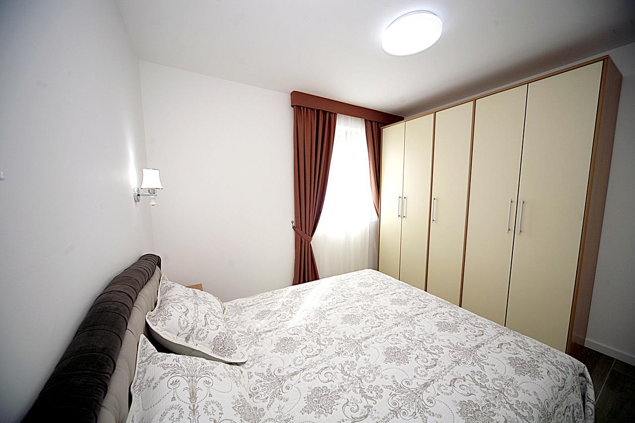 Sea Star Apartment Добра вода Екстериор снимка