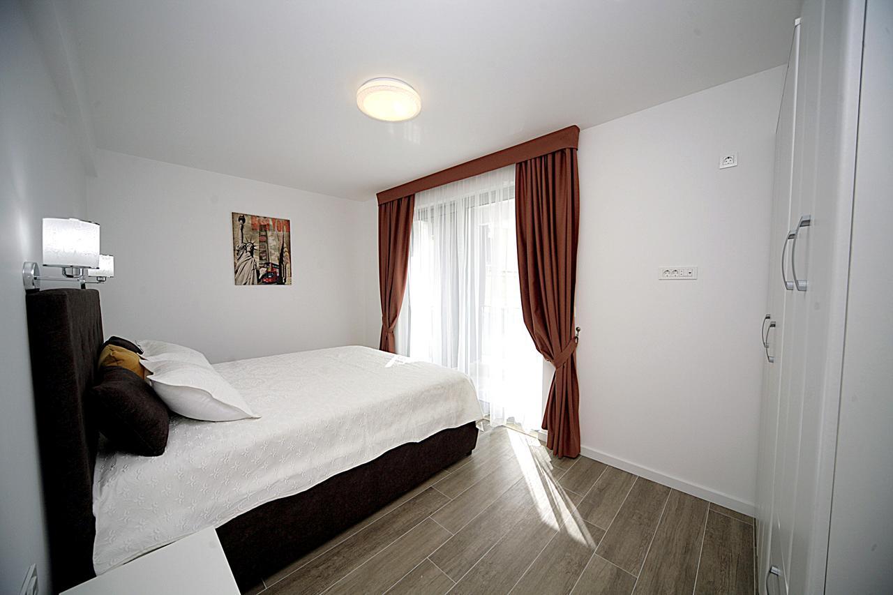 Sea Star Apartment Добра вода Екстериор снимка