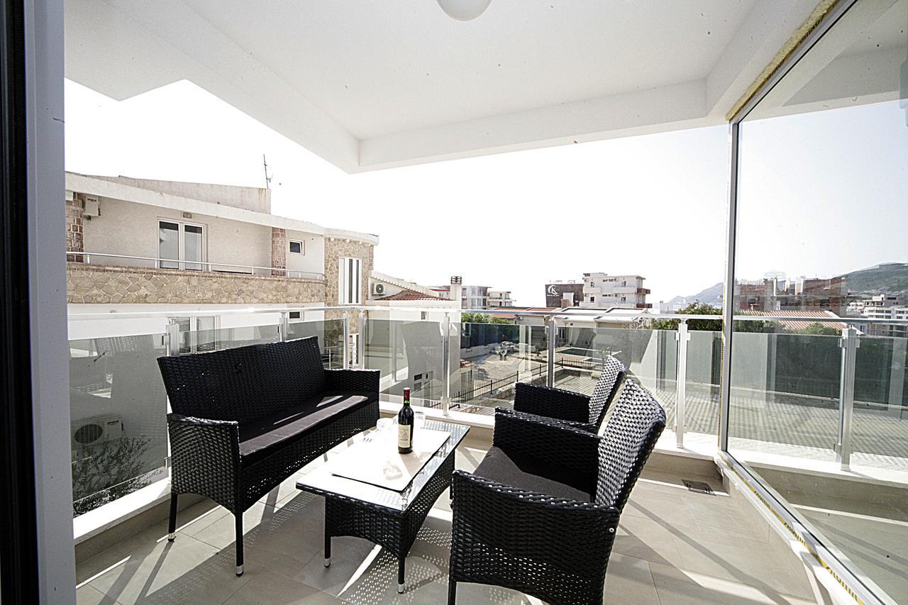 Sea Star Apartment Добра вода Екстериор снимка