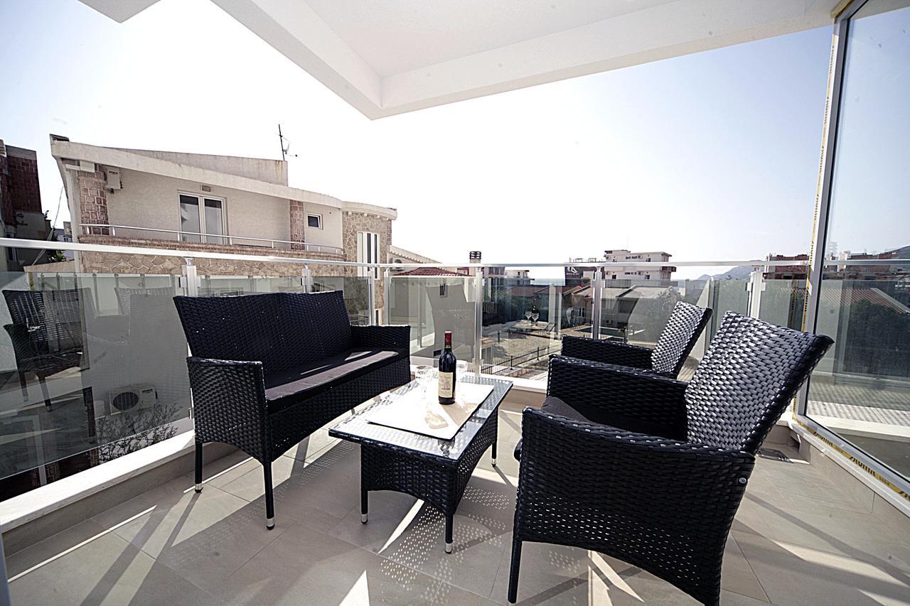 Sea Star Apartment Добра вода Екстериор снимка