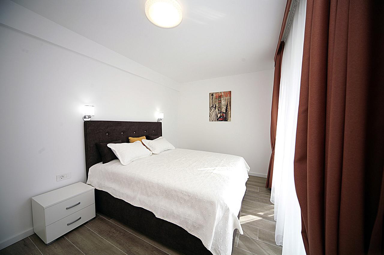 Sea Star Apartment Добра вода Екстериор снимка