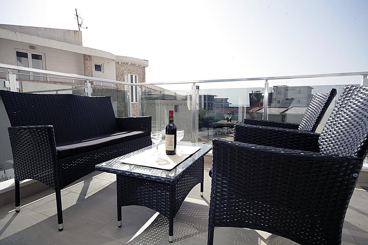 Sea Star Apartment Добра вода Екстериор снимка