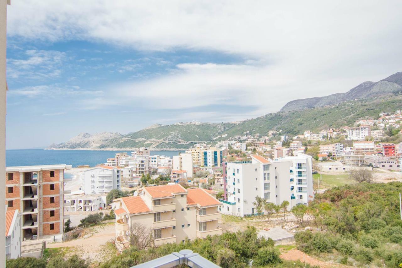 Sea Star Apartment Добра вода Екстериор снимка