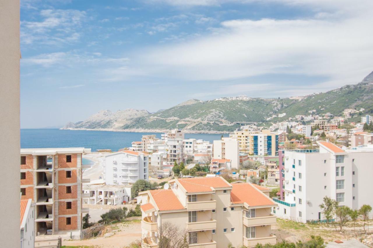 Sea Star Apartment Добра вода Екстериор снимка